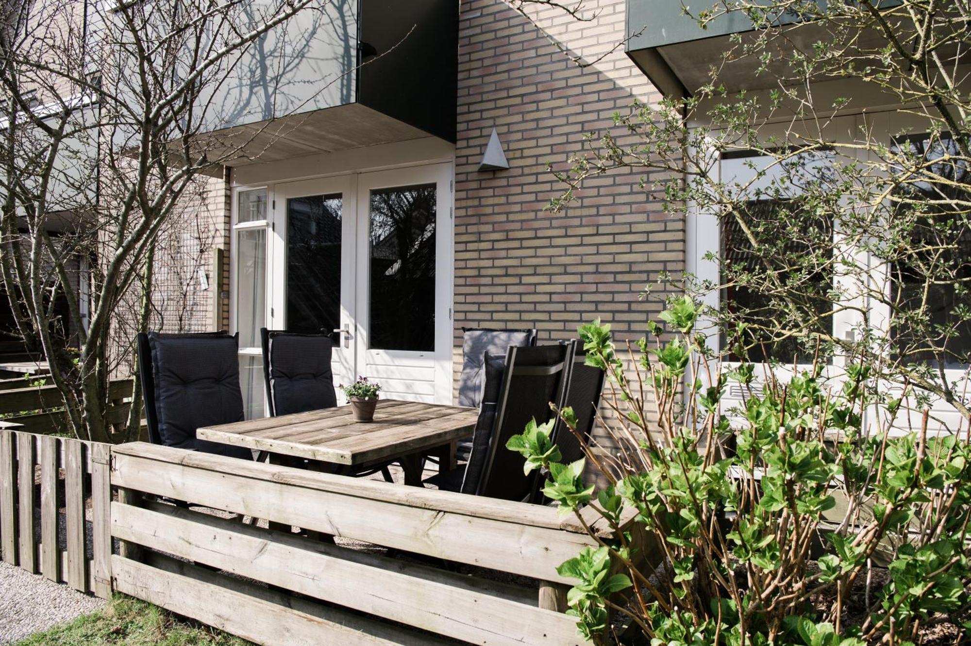 De Vlindertuin Appartement Nes  Kamer foto